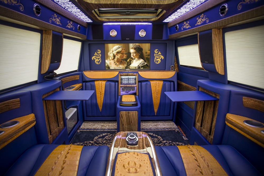 皇家礼遇版（梅赛德斯奔驰-威霆）