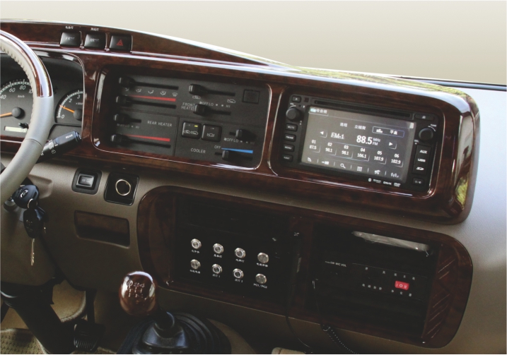 仪表台桃木框装饰