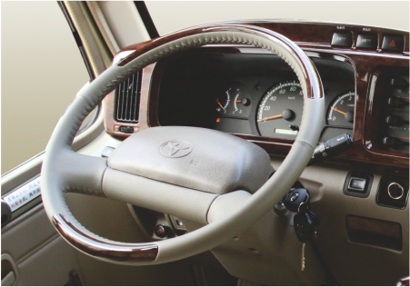 方向盘真皮桃木装饰