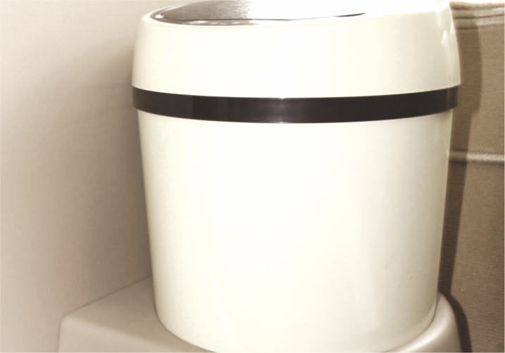 感应式垃圾桶及底座