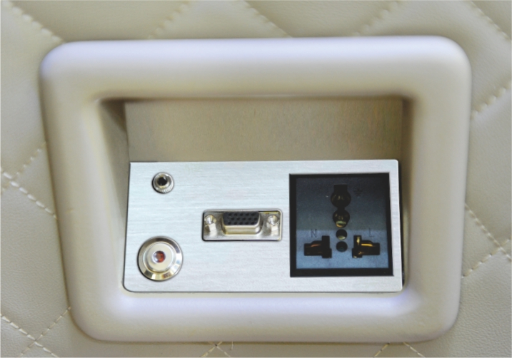 嵌入式220V插座+VGA